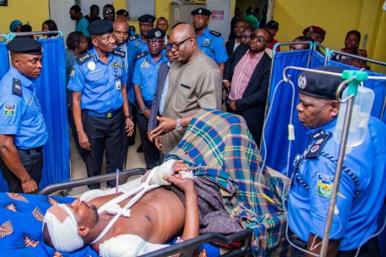 IGP-visits-injured-Inspector-1