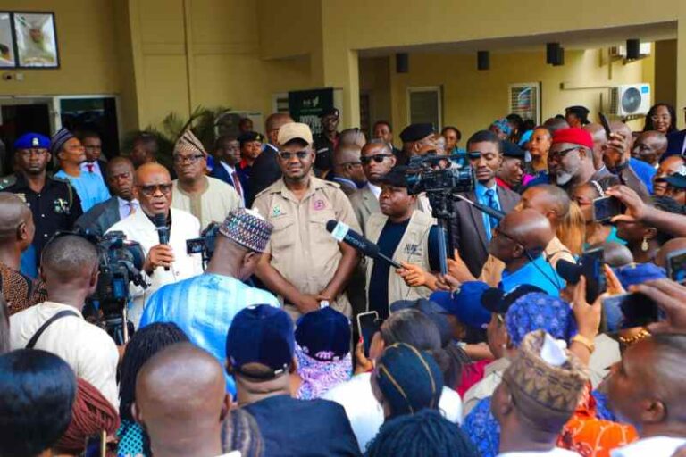 FCTA-WORKERS-HAIL-WIKE-OVER-CIVIL-1