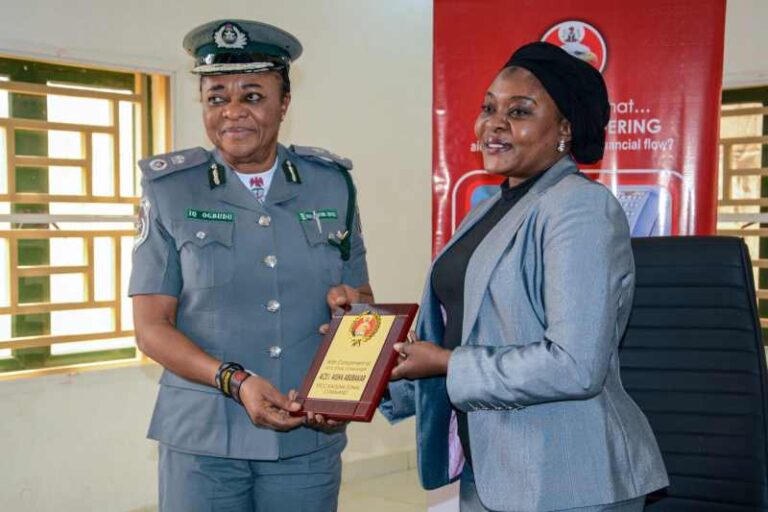 CUSTOMS-COMMENDS-EFCC-4