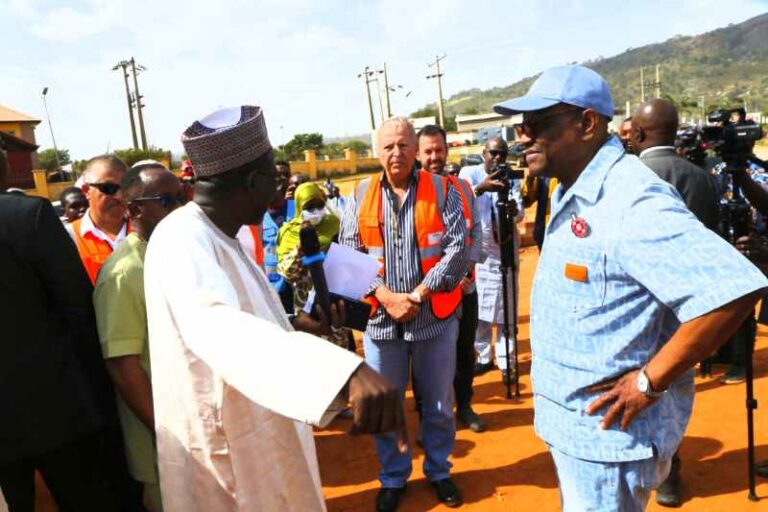 WIKE-INSPECTS-MORE-ROAD-PROJECTS-3