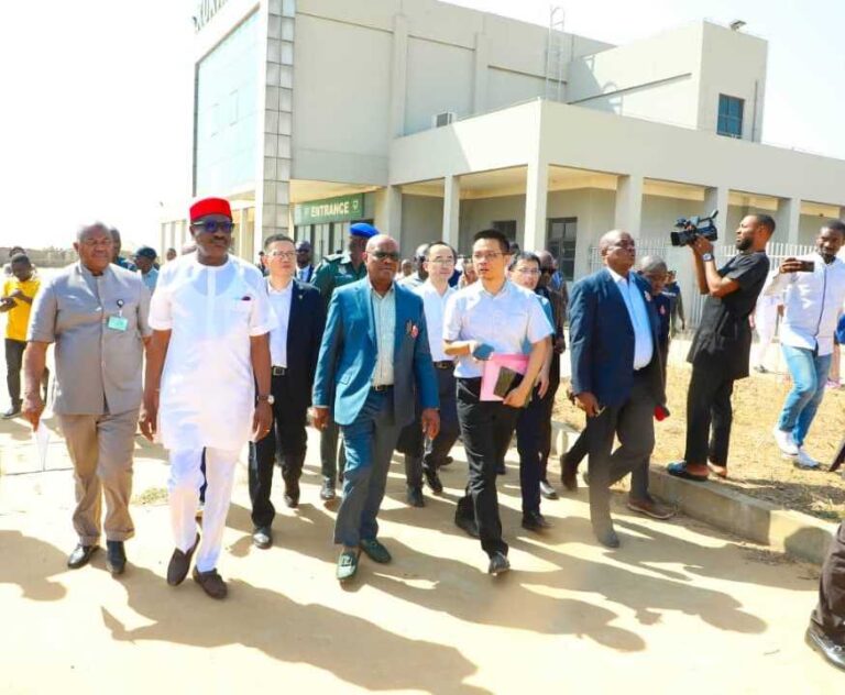 FCT-MINISTER-VISITS-ABUJA-LIGHT-RAIL-STATIONS-1