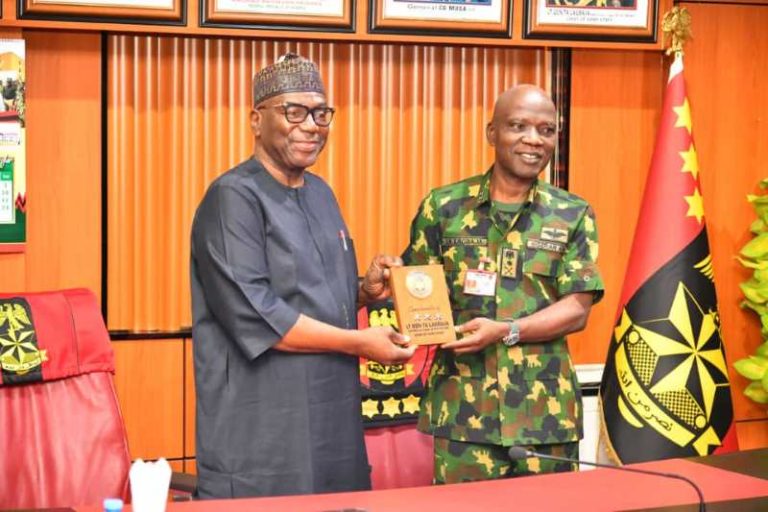 ARMY CHIEF APPLAUDS KWARA (1)