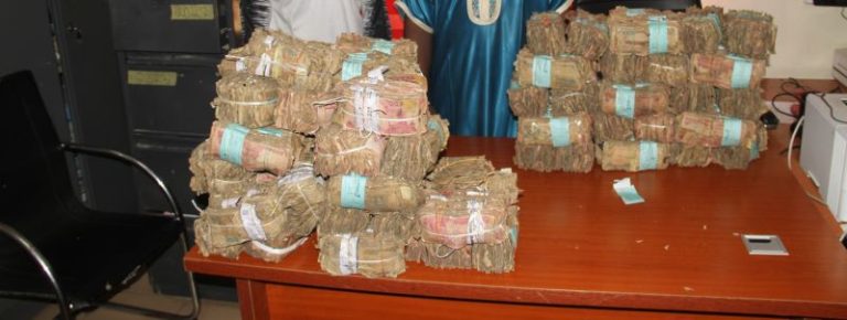 EFCC ARRESTS BANKER, THREE OTHERS FOR CURRENCY (2)