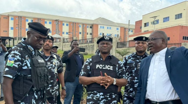 FCT POLICE CP DISU VISITS BWARI (1)