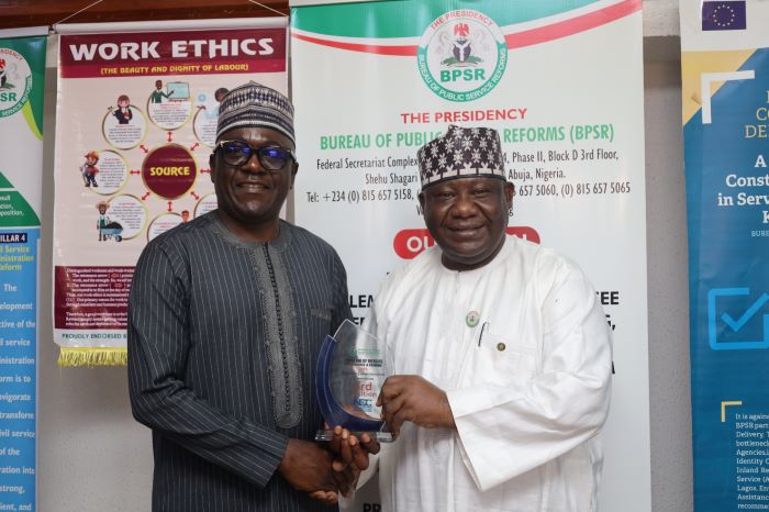 DIGITAL EXCELLENCE 1